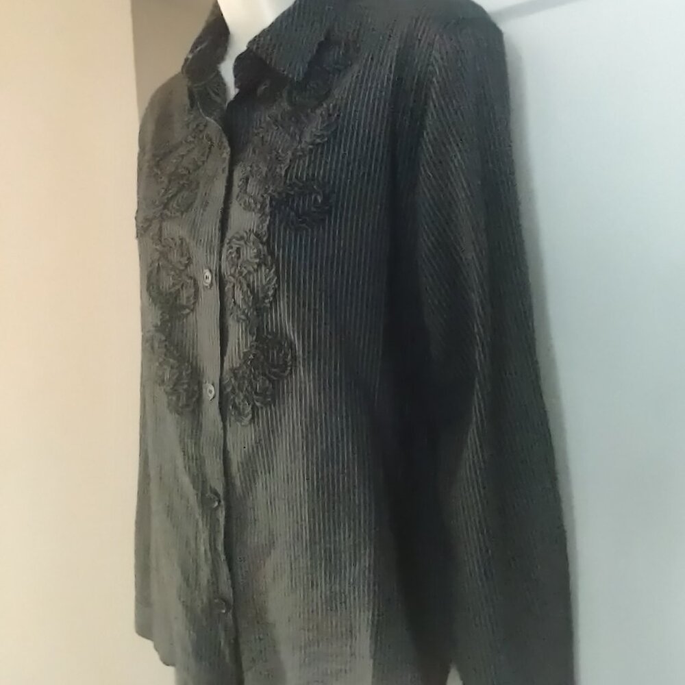 Max Studio Pinstripe Appliqué Button-Up Shirt - Size MEDIUM - Picture 4 of 8